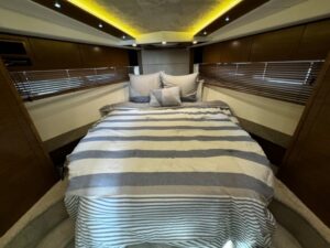 Cruisers Yachts Cantius 2014