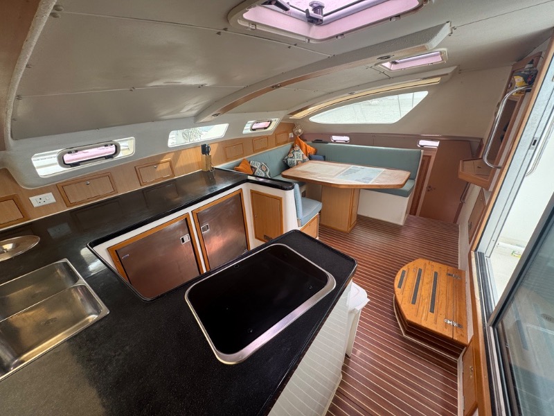 
								Grenada 2010 Admiral Yachts Admiral 38 Executive USD full									