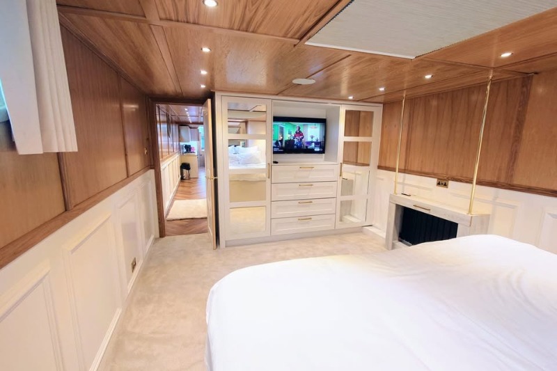 
								UK Aquarius GBP full									