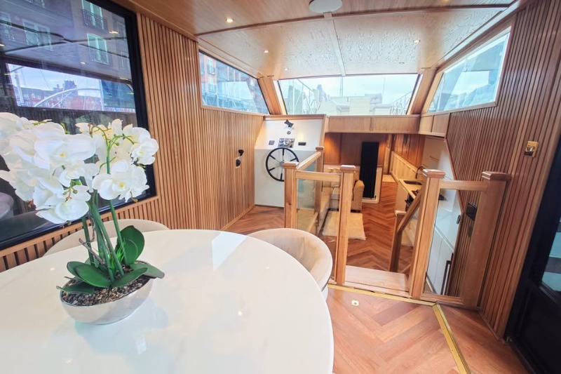 
								UK Aquarius GBP full									