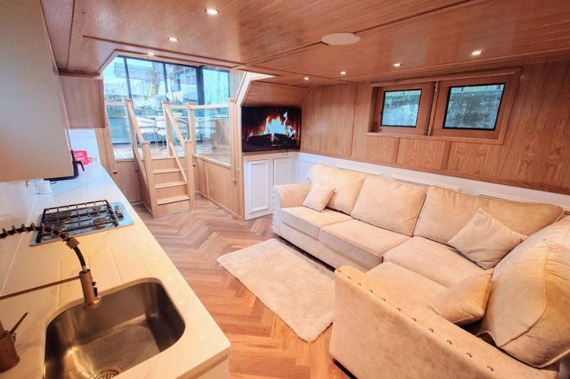 
								UK Aquarius GBP full									