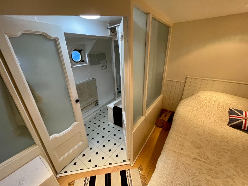 
								United Kingdom The London and Rochester Trading Barge Company Houseboat Conversion GBP full									