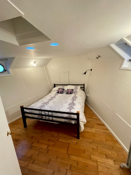 
								United Kingdom The London and Rochester Trading Barge Company Houseboat Conversion GBP full									